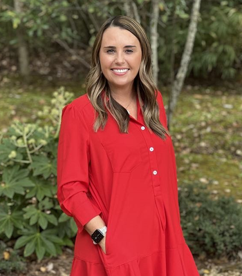 Portrait of Tori Beth Thompson, Associate Broker, REALTOR®, GRI, ePRO.